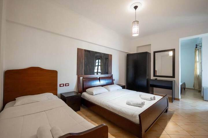 Room 28 of 100