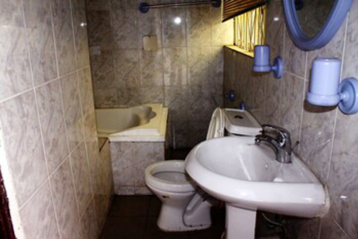 Room 6 of 27