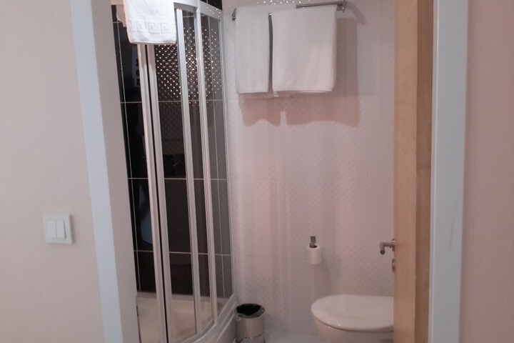 Room 35 of 68