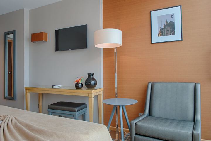 Room 11 of 27