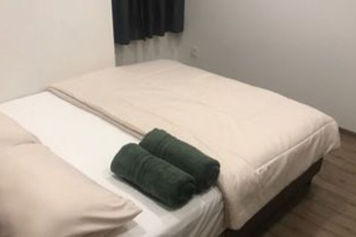 Room 4 of 11