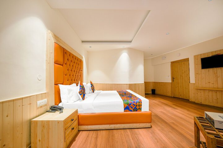 Room 13 of 28
