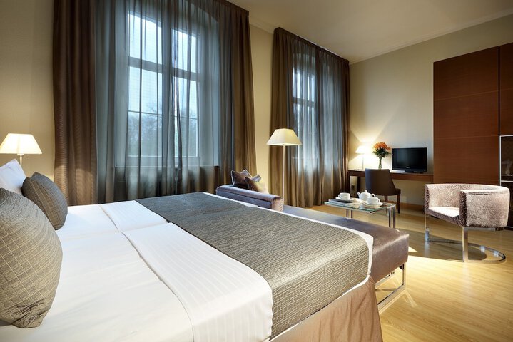 Room 13 of 53