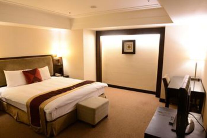 Room 62 of 82