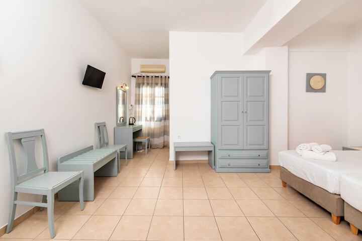Room 16 of 104