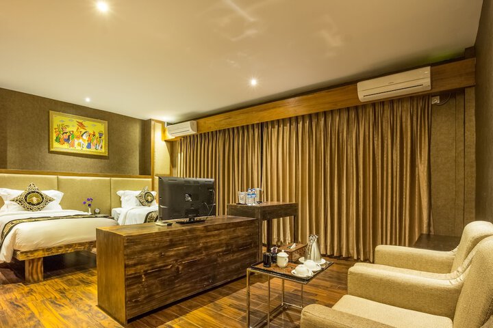 Room 5 of 33