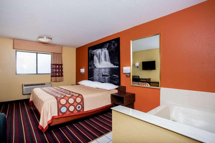 1 King Bed Deluxe Room (6 of 8)