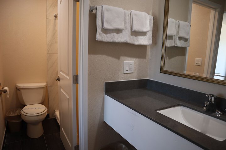 Room 13 of 20