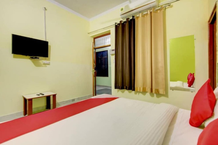 Room 7 of 14