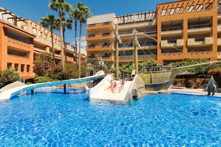 Hotel with Pool
