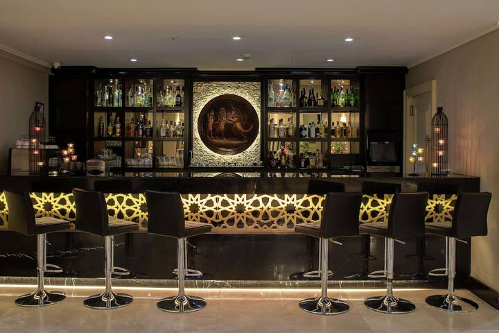 Lounge 41 of 53