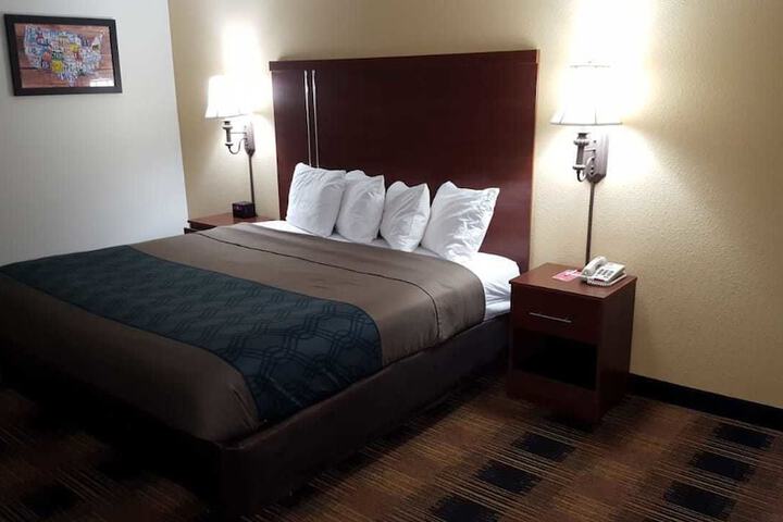 1 King Bed (6 of 11)
