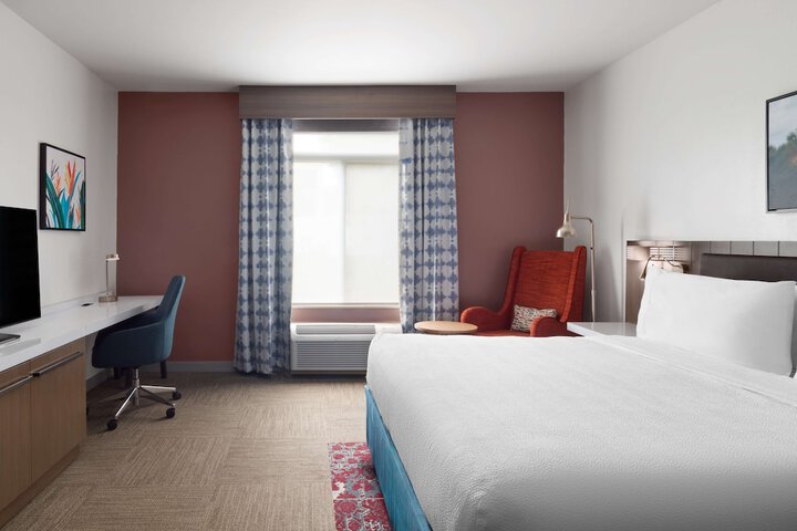 1 King Bed (5 of 19)