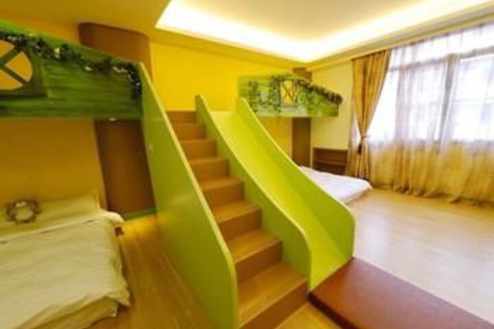 Room 17 of 39
