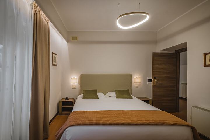Room 5 of 111