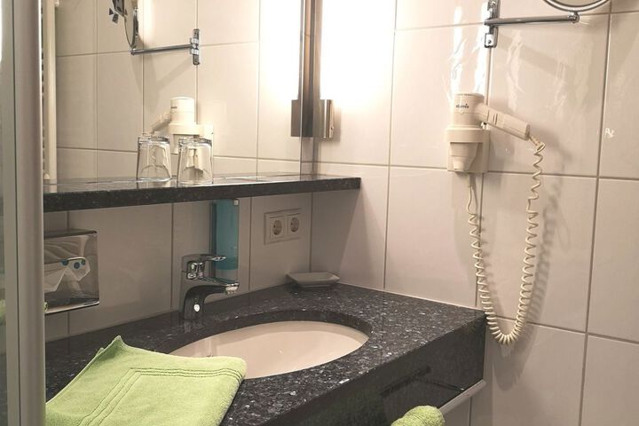 Room 4 of 46