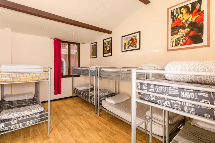 Room 25 of 66