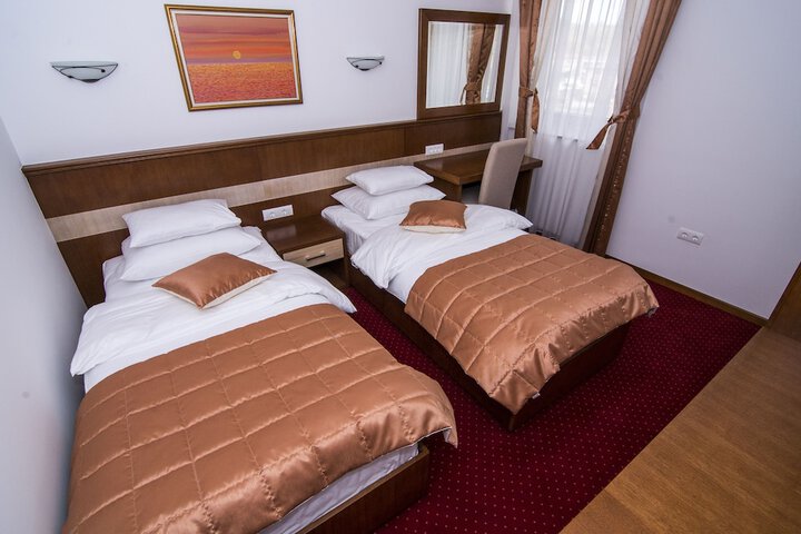 Room 7 of 27