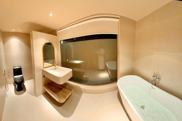 Room 23 of 35