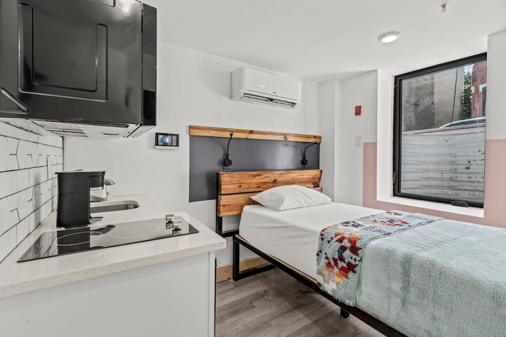 Room 9 of 110