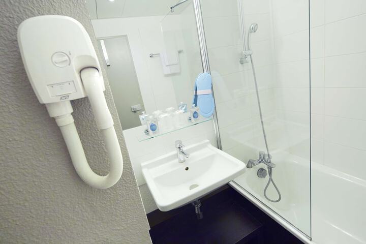 Room 44 of 62
