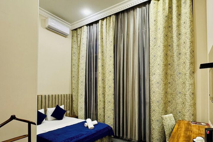 Room 3 of 9