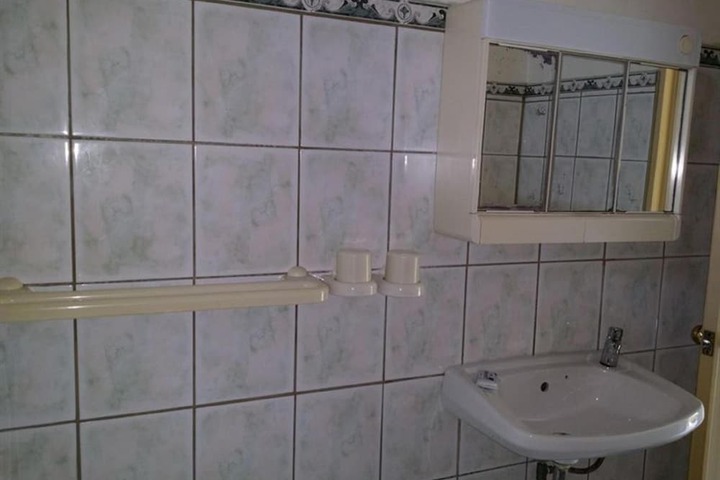 Room 10 of 42
