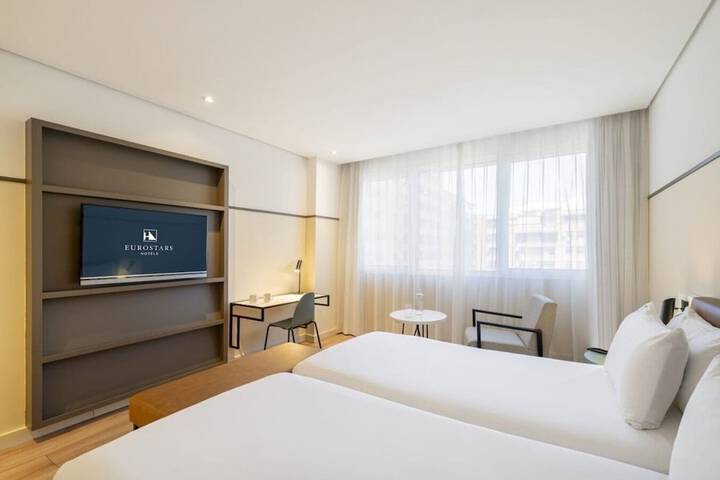 Room 10 of 83