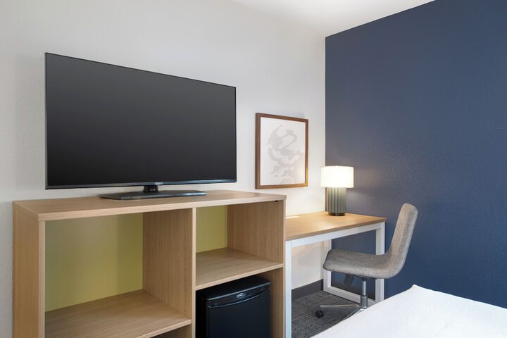 Room 6 of 40