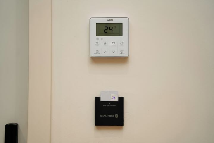 Room 93 of 177