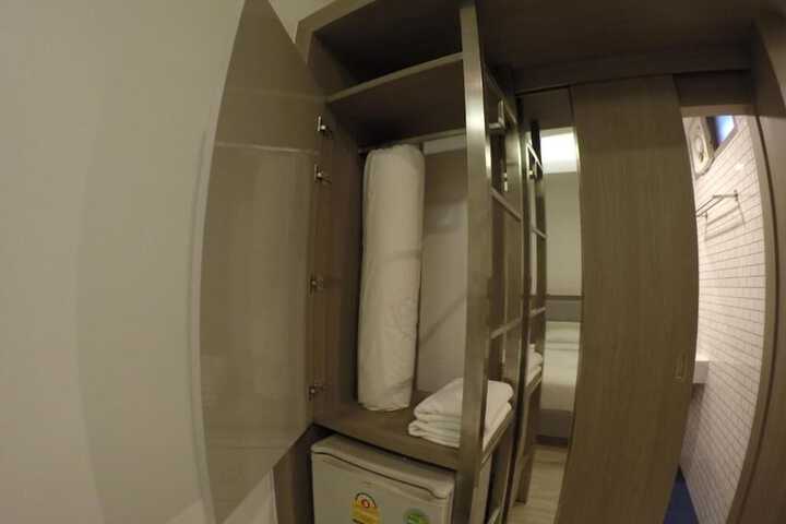 Room 8 of 28