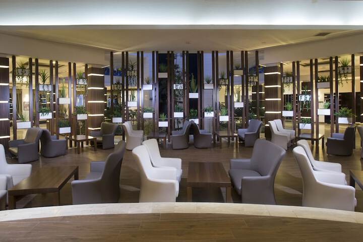 Entrance & Lobby