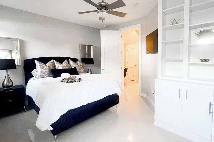 Room 7 of 9