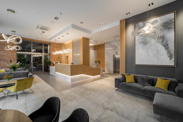Entrance & Lobby
