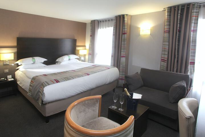Room 10 of 72