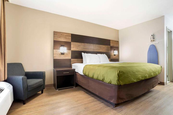 1 King Bed (11 of 18)