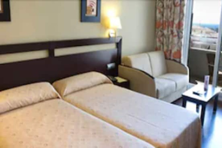 Room 9 of 34