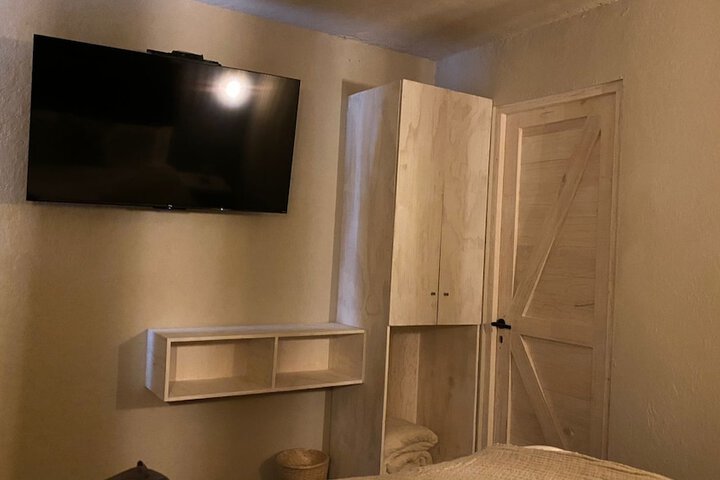 Room 3 of 82