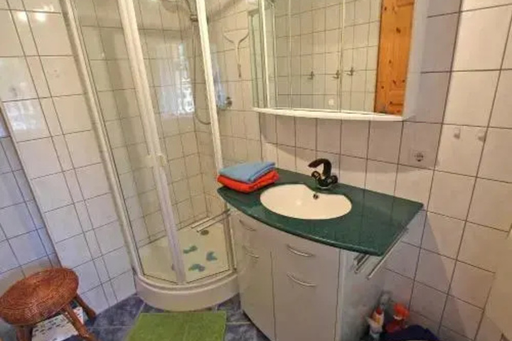 Room 6 of 11