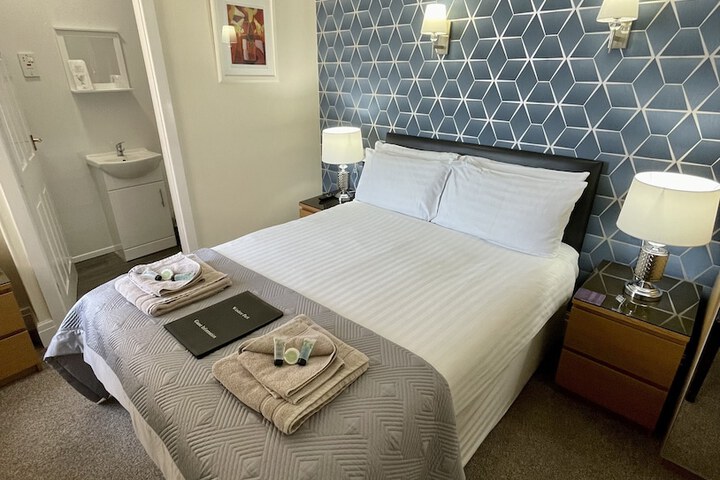 Room 13 of 141