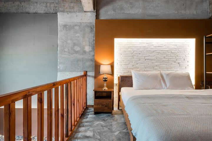 Room 9 of 25