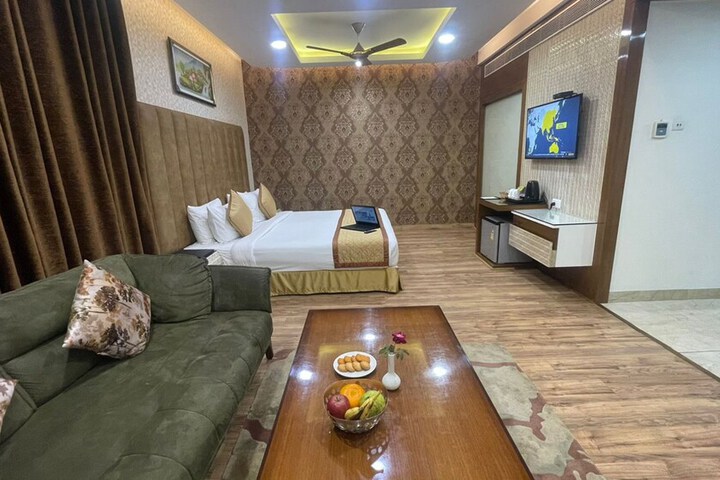 Room 7 of 77