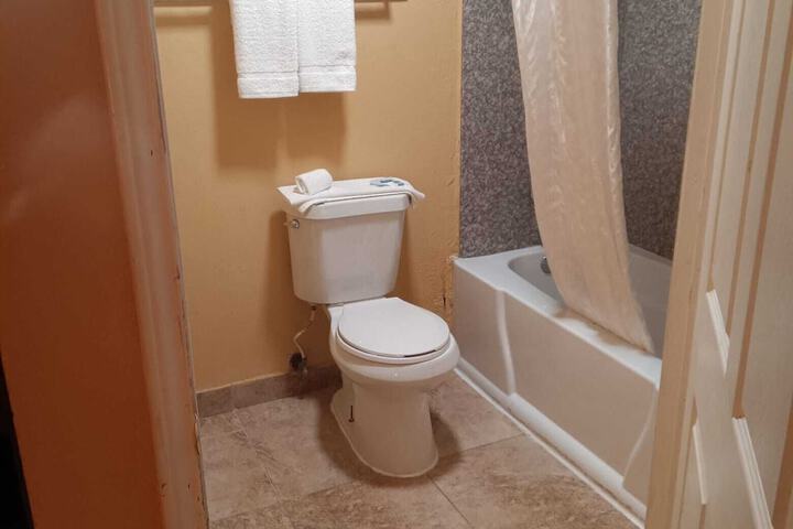 Room 4 of 6