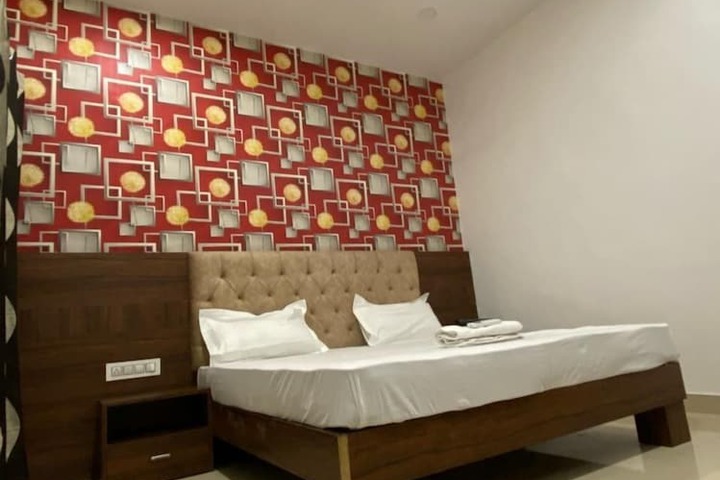 Room 4 of 27