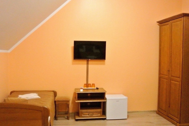 Room 4 of 34