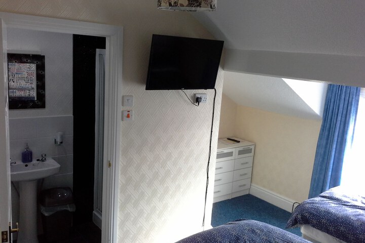 Room 32 of 87