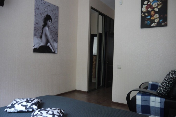Room 9 of 42