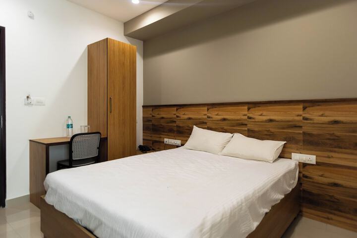 Room 5 of 9