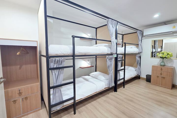 Room 34 of 76