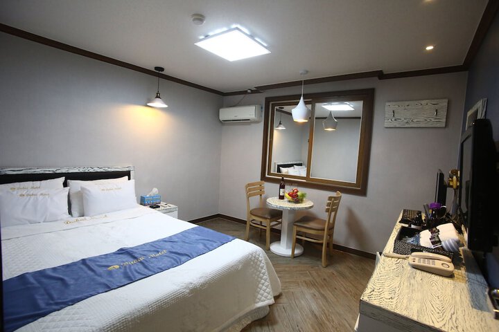 Room 13 of 24